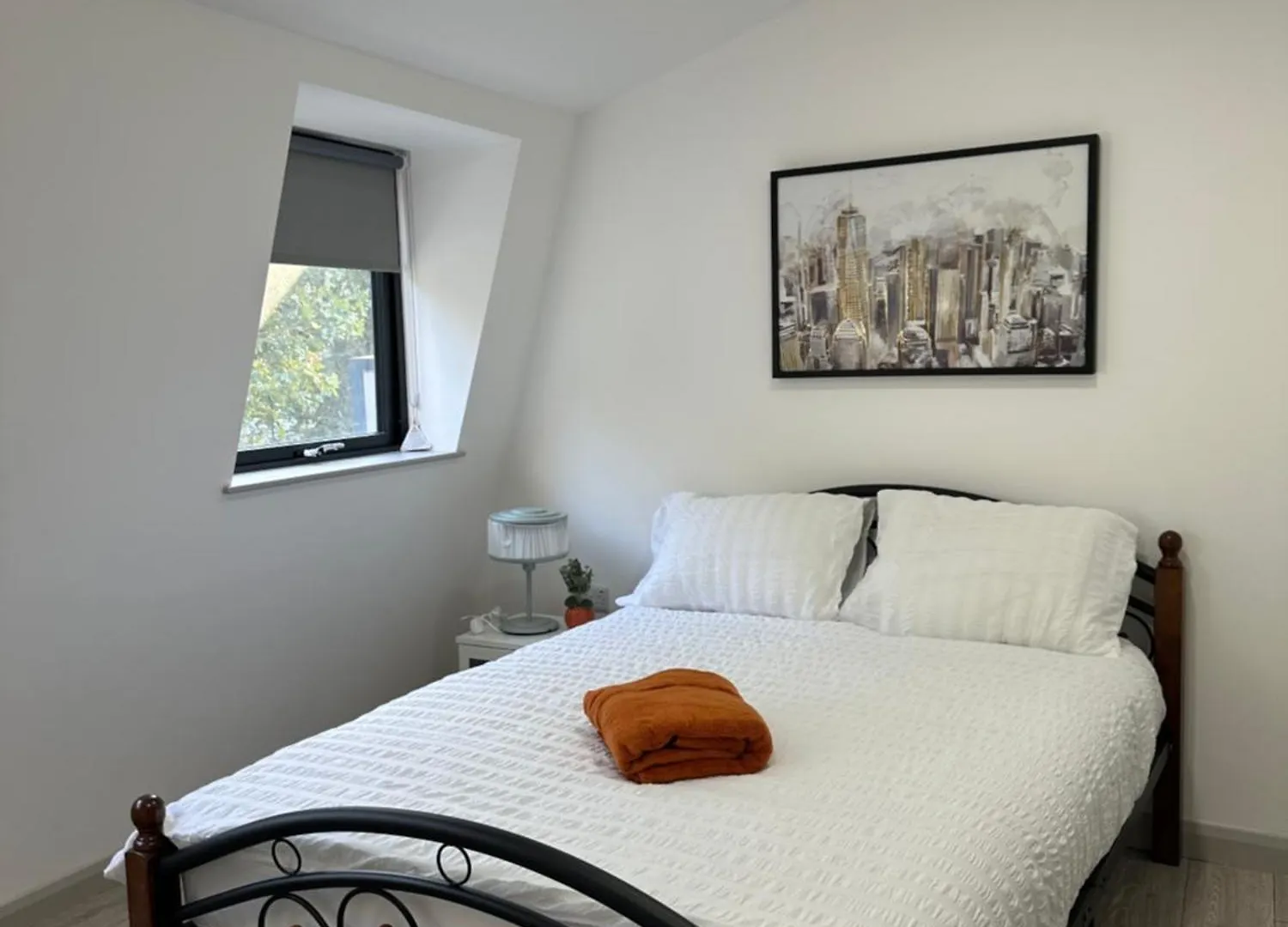 Modern 3 Bedroom With 2 Bathroom In Central London Apartment